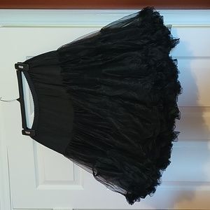 Black M-L Crinoline NWT Tatiana